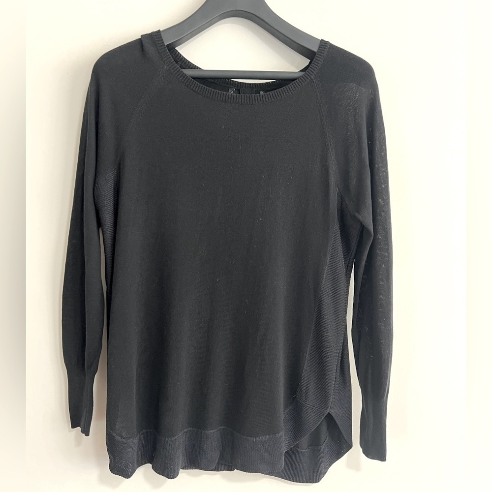 Elliot Lauren Women’s Sweater. Pristine Condition. Size Small